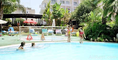 Mayfair Hotel & Apartments 25